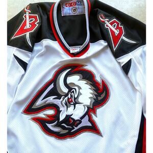 Buffalo Sabres 90s CCM AirKnit jersey M white Goat Head home NHL hockey vintage